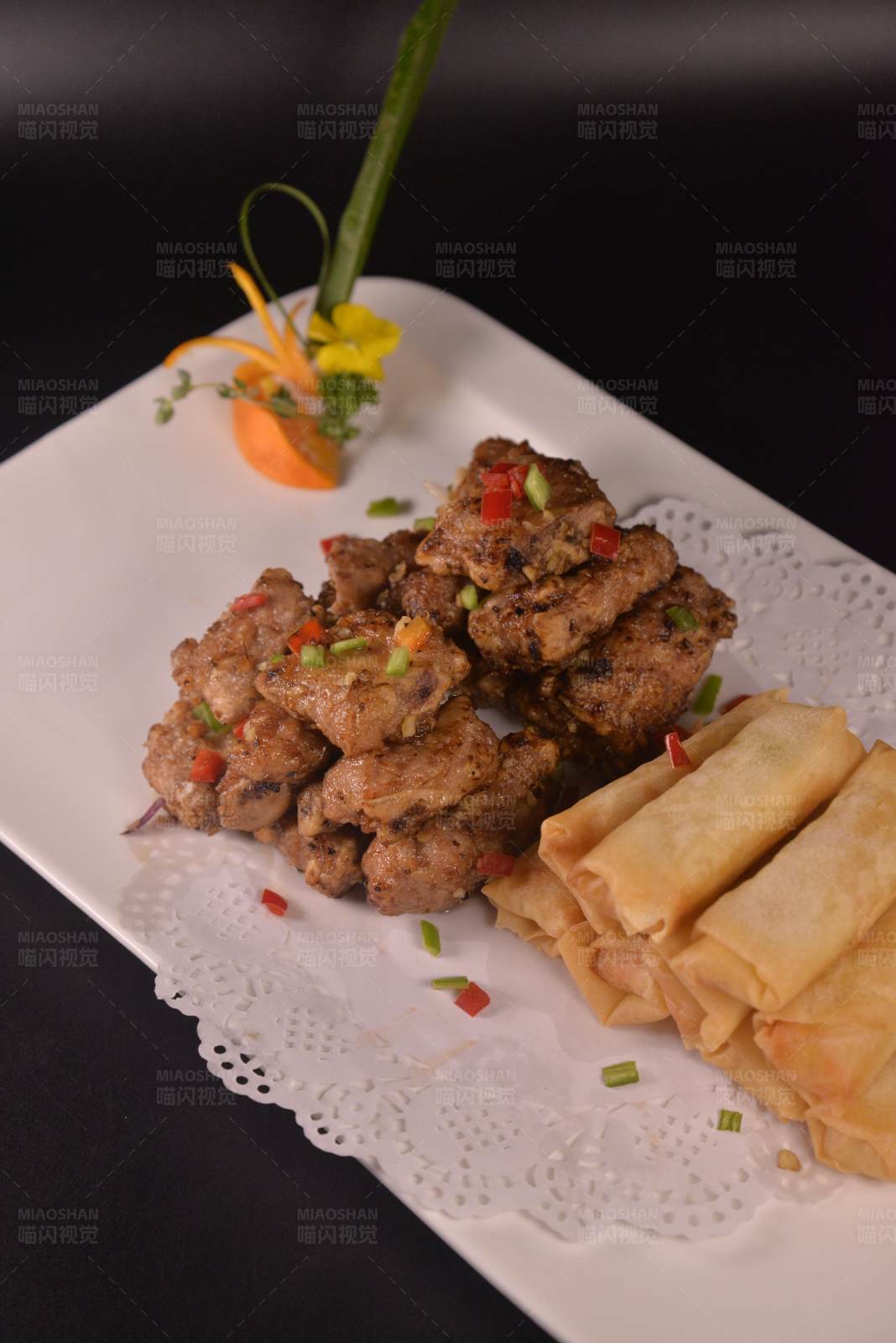 美味炸排骨与春卷图片