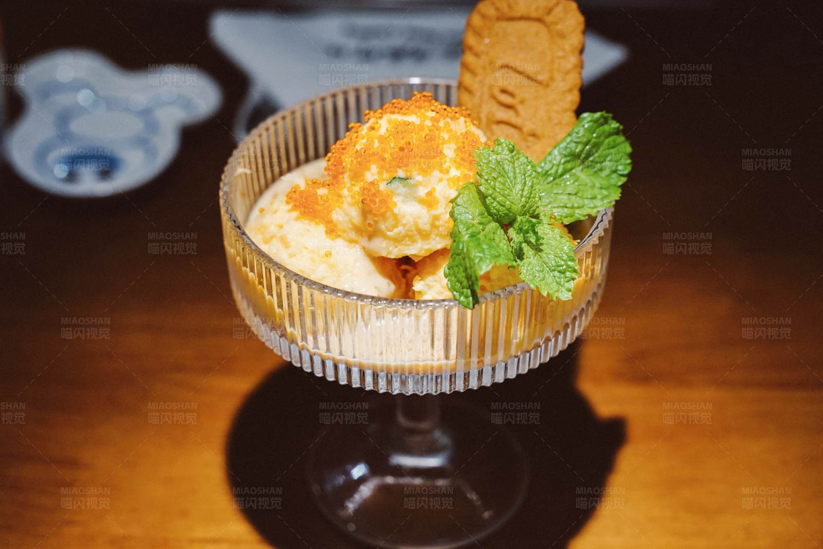 甜品杯中的美味诱惑图片