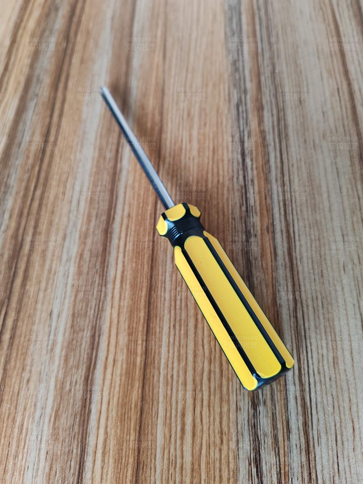 黄色手柄螺丝刀图片