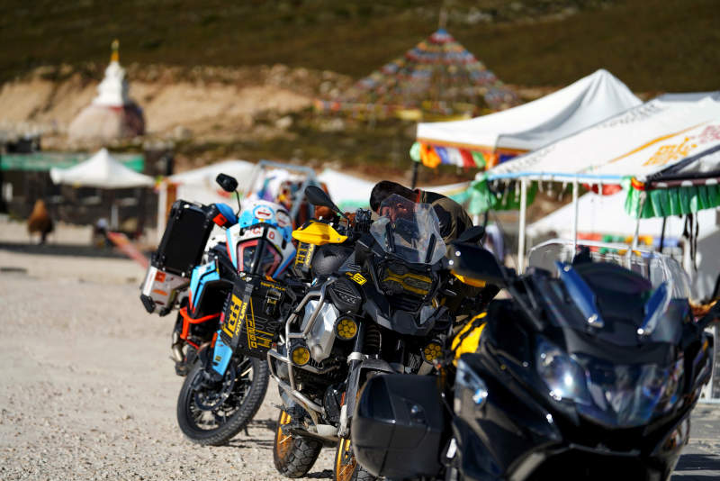 摩托车队驻扎营地图片