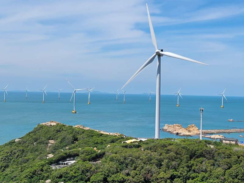海上风电场与绿岛图片