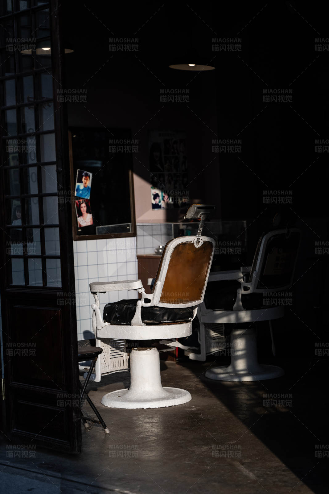 理发店的午后阳光图片