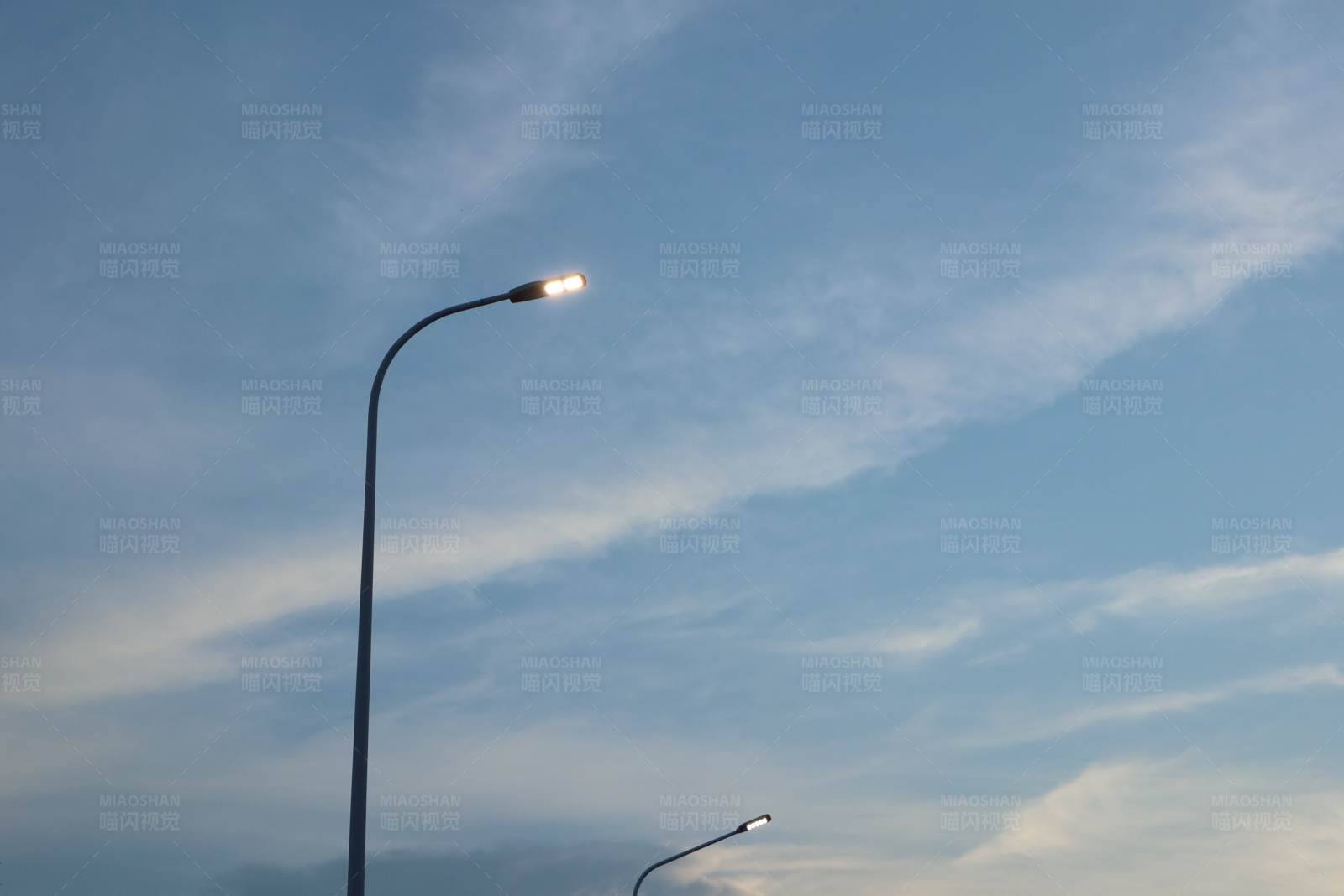 路灯与天空图片