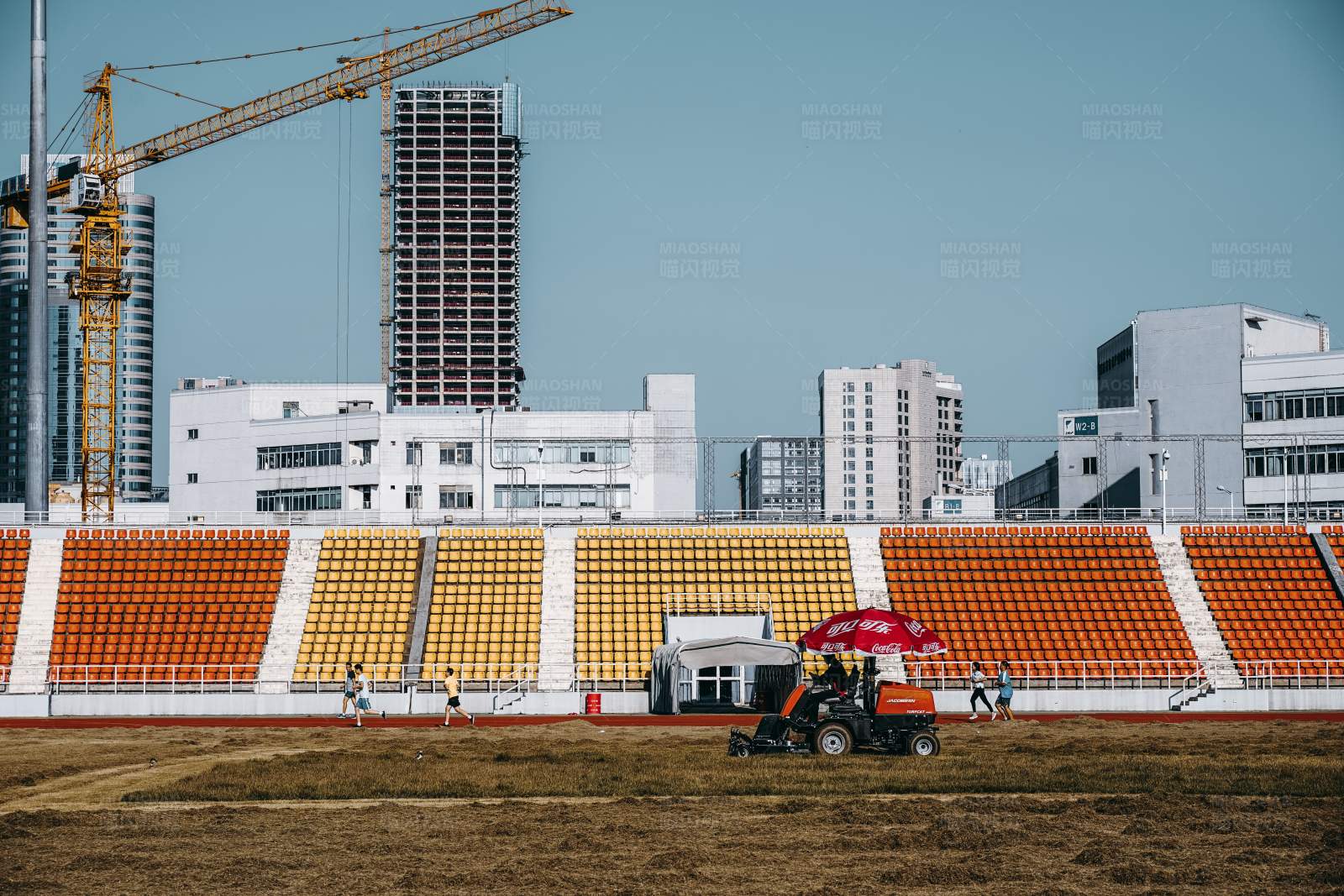 建设中的体育场图片