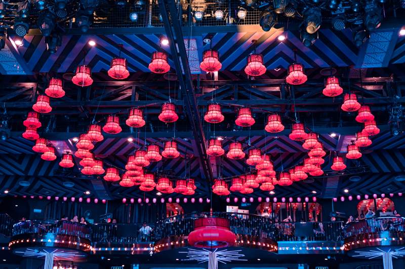 心形灯笼装饰舞台图片