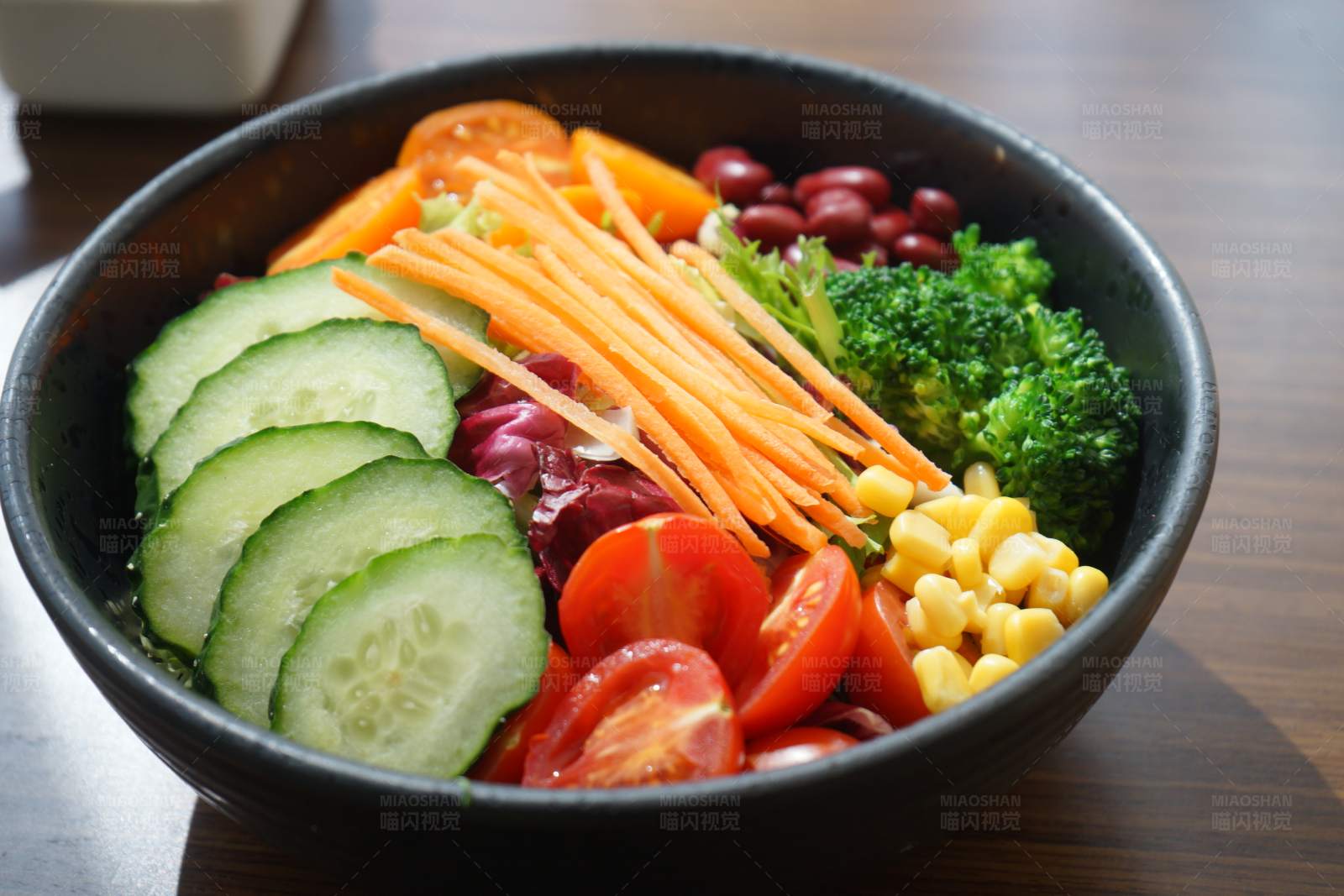 彩虹蔬菜沙拉图片