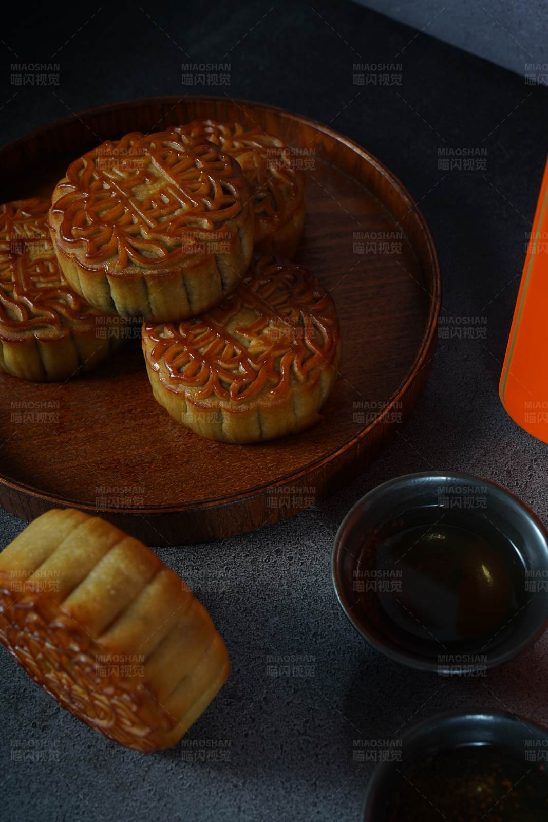 月饼与茶的中秋搭配图片