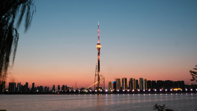 临沂电视塔夜景图片