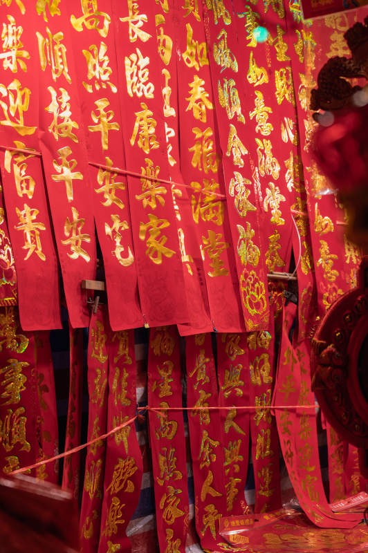 春节红纸金字对联图片