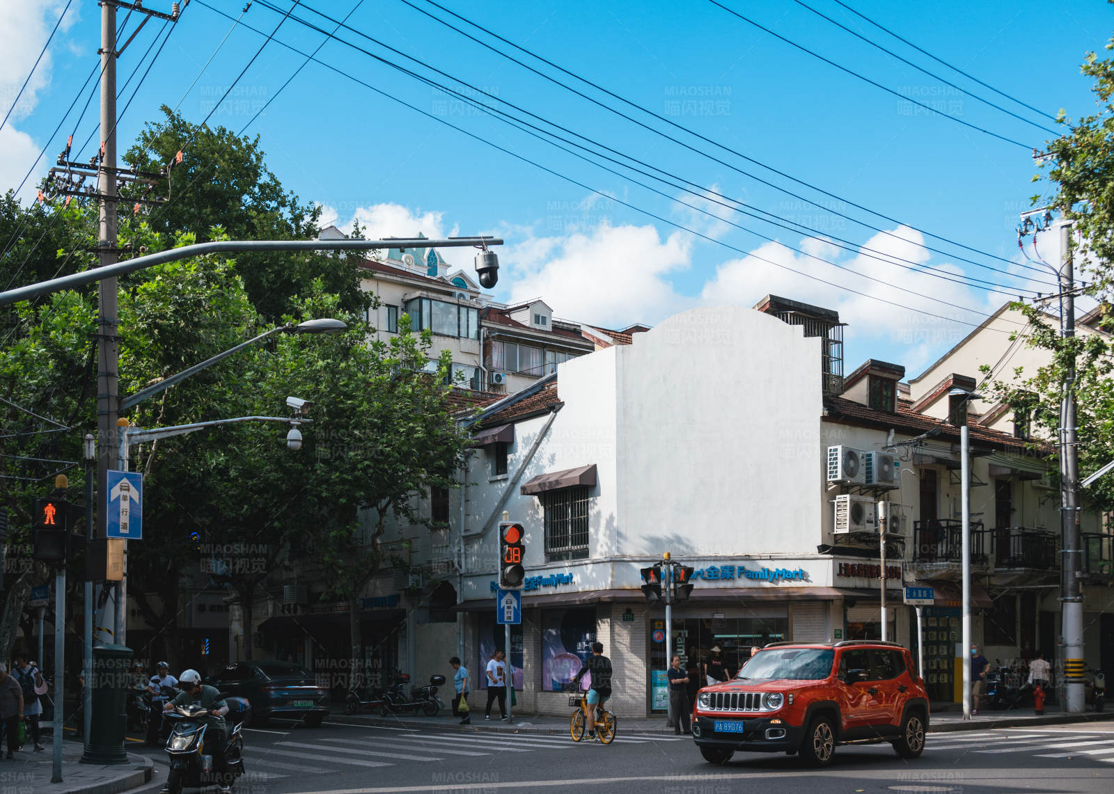 上海街角的日常景象图片