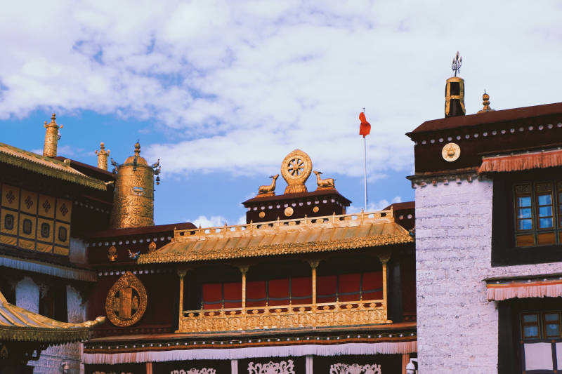 西藏寺庙的壮丽景色图片