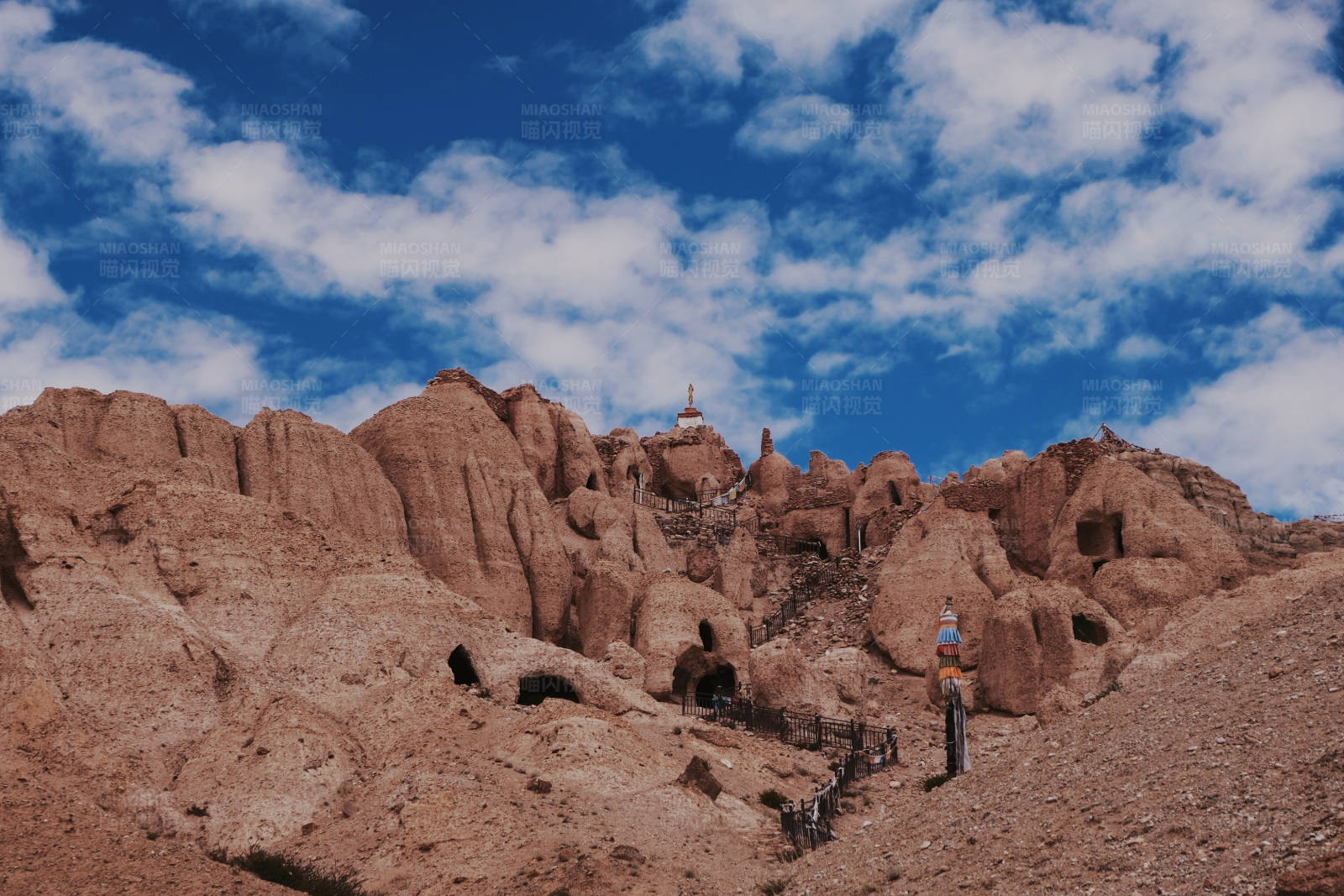 探索神秘的岩石迷宫图片
