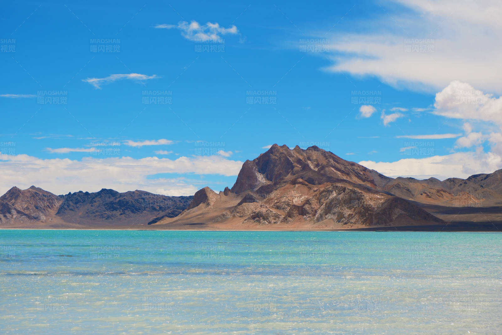 湖光山色 蓝天白云图片