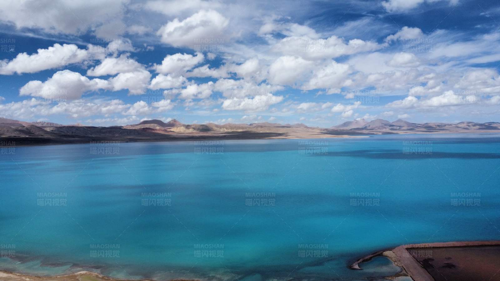 高原上的蓝色 湖泊图片