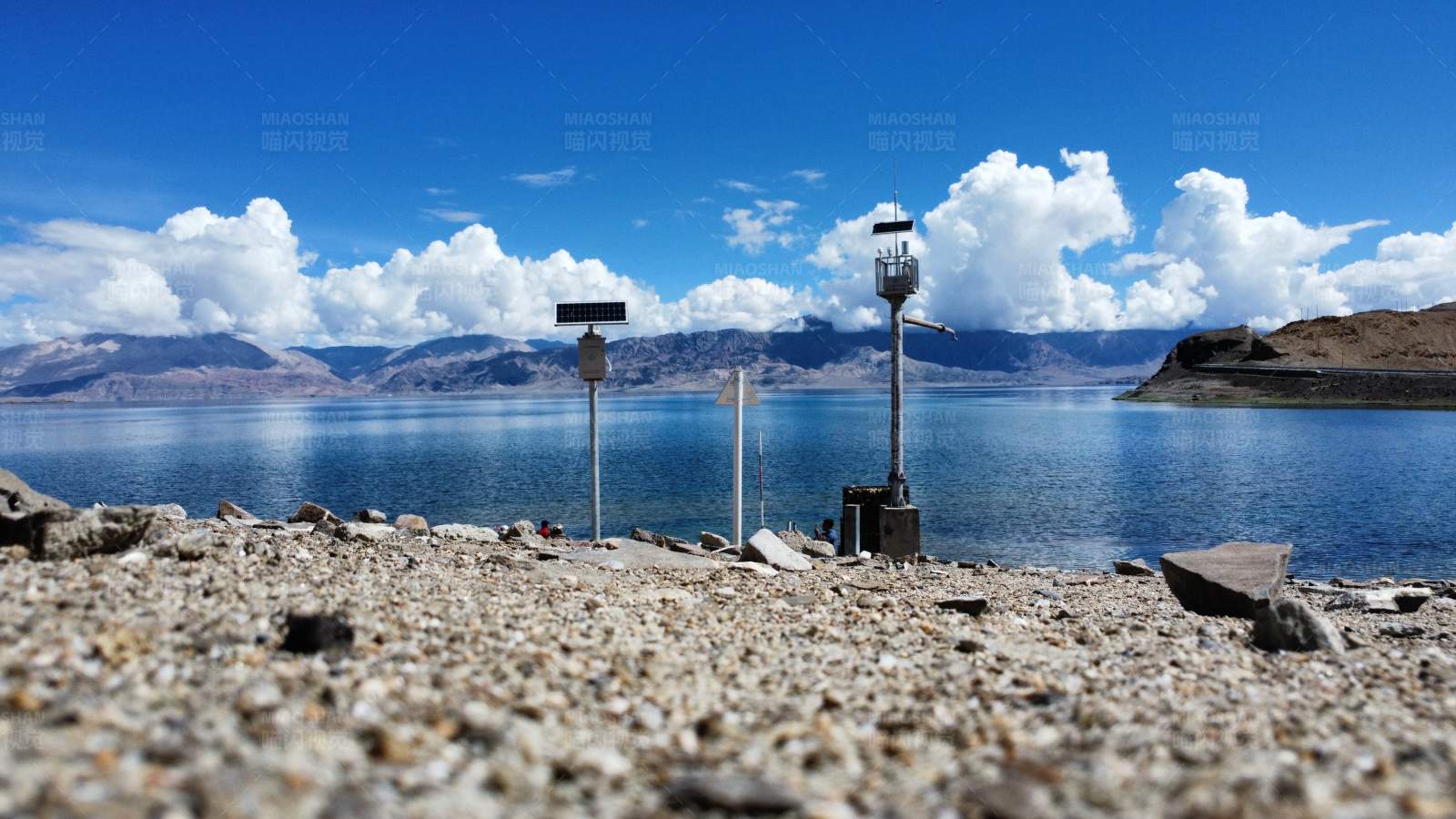 湖畔晴空 测量设备图片