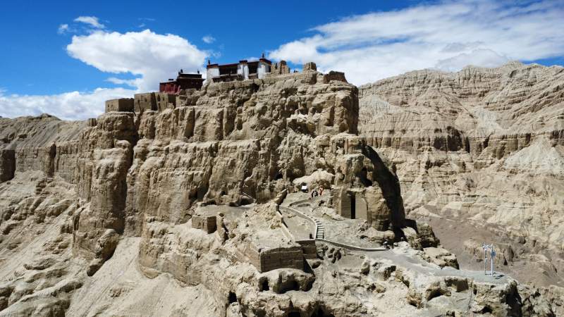 悬崖上的古寺图片