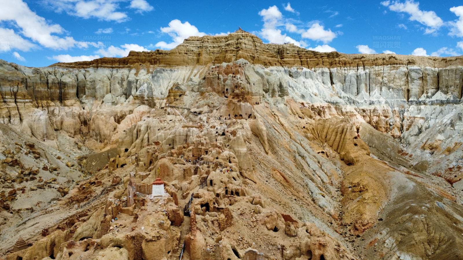 荒漠峡谷的壮丽景色图片