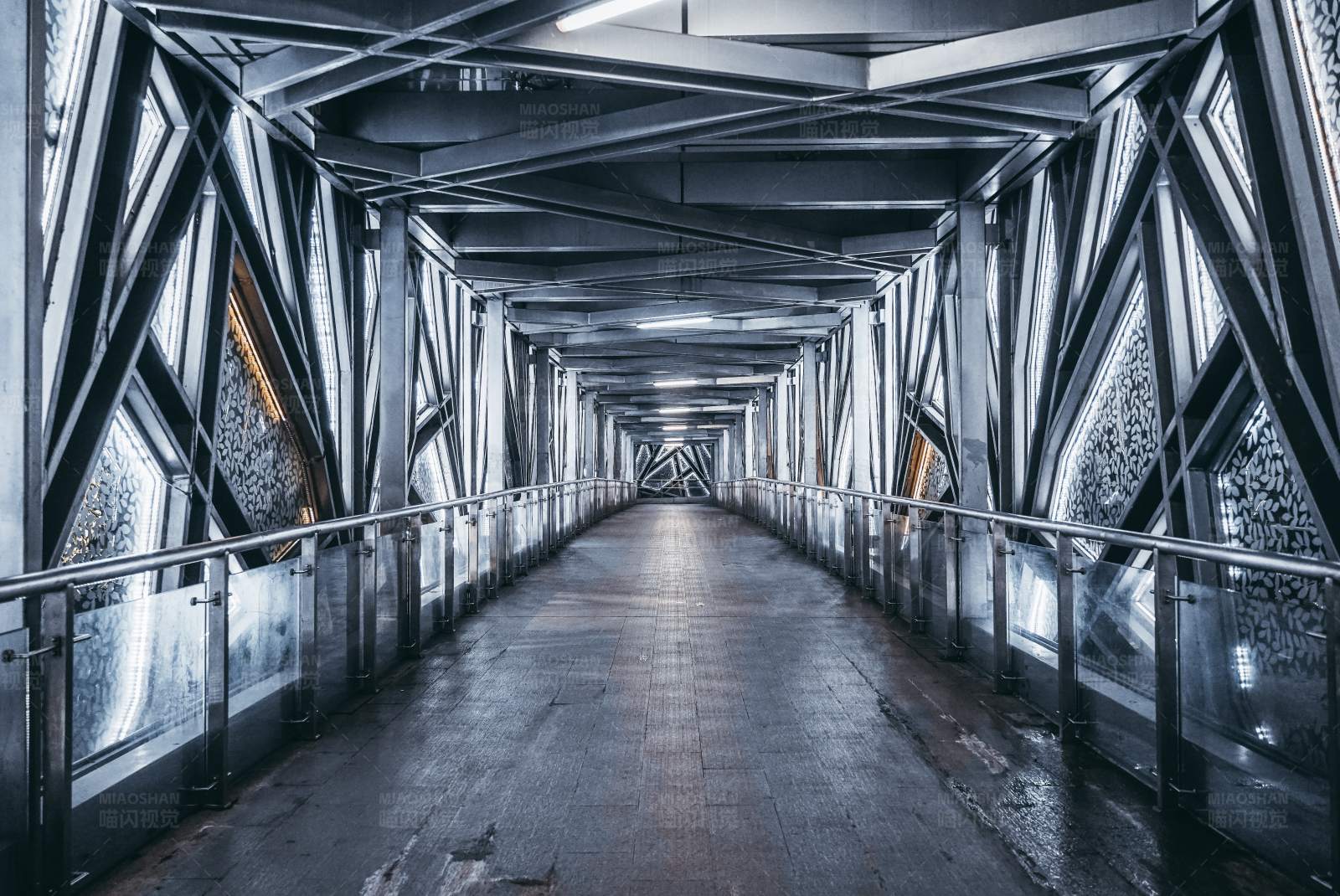 钢铁科技感桥内结构图片