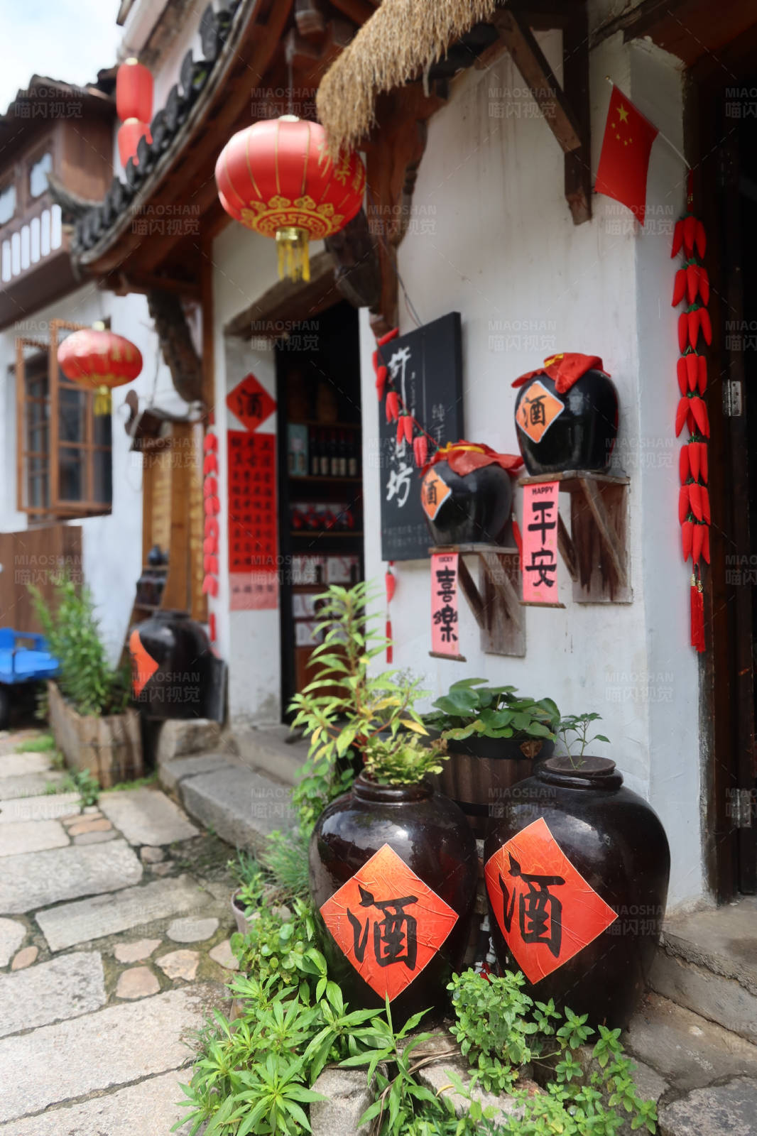 古街酒铺迎春图图片