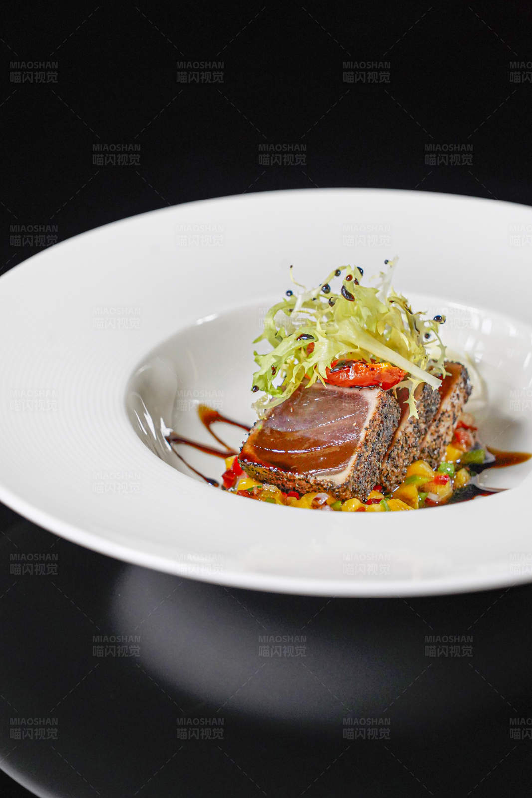 美食摄影 精致金枪鱼塔塔图片