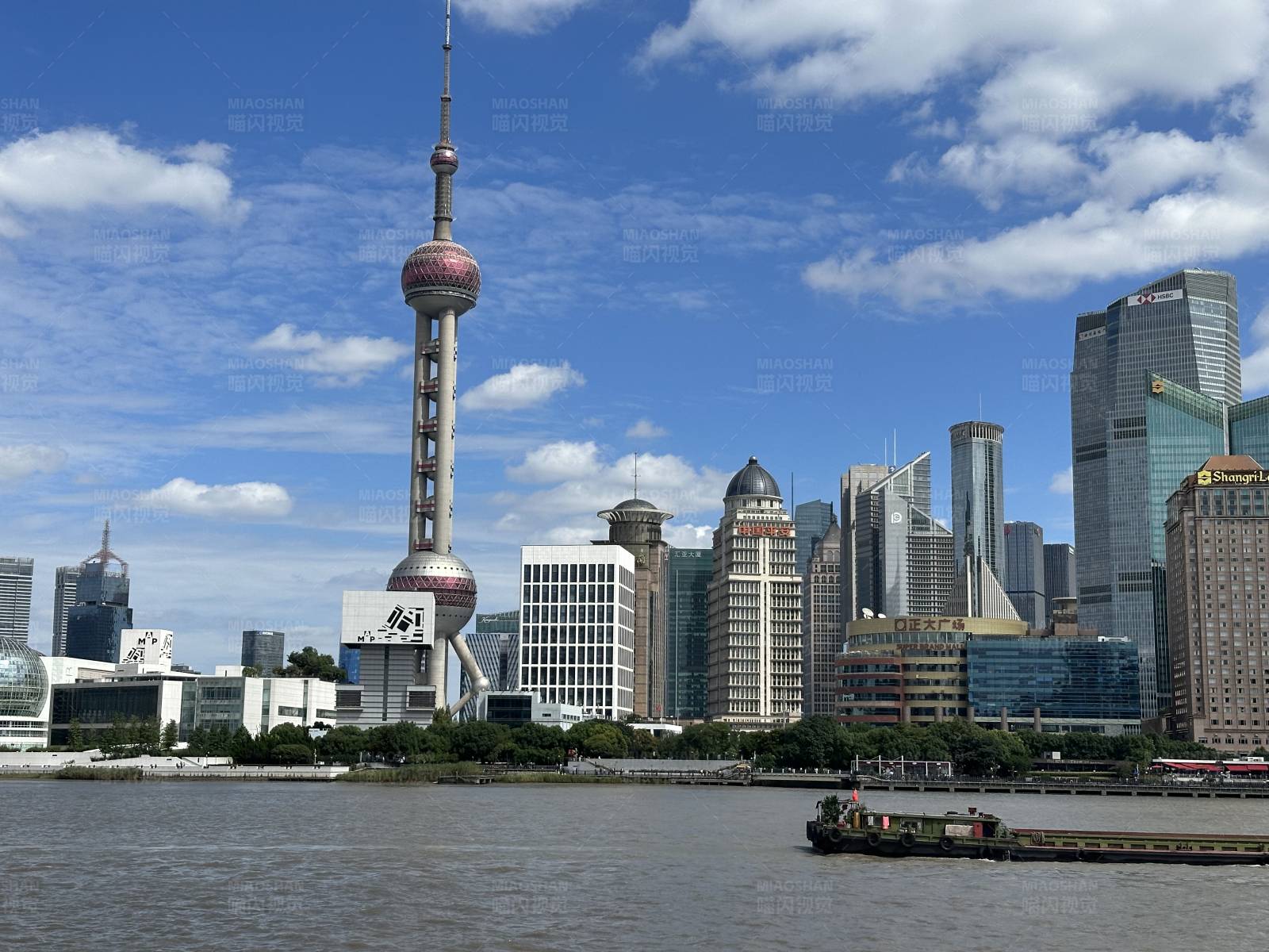 上海外滩与东方明珠图片