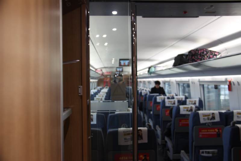 火车车厢内部景象图片