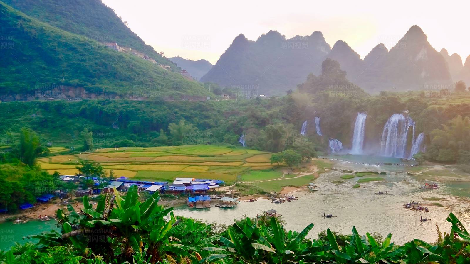 山水田园 瀑布村庄图片