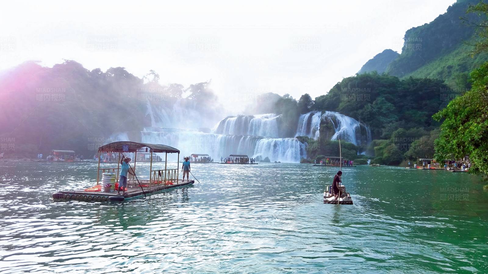 瀑布游船图片