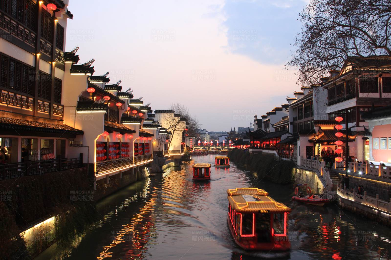 江南水乡夜景图片