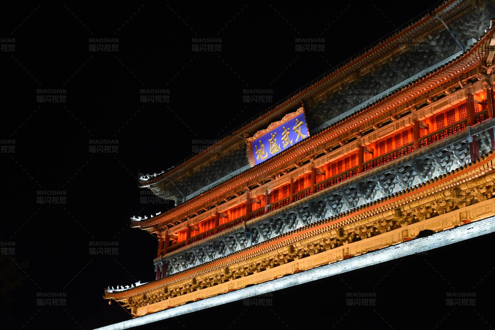 夜幕下的古建筑图片