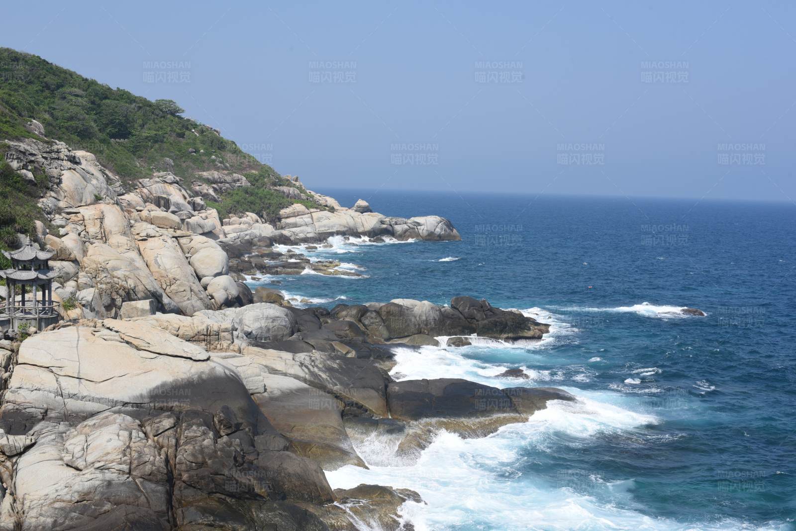 岩石海岸线图片