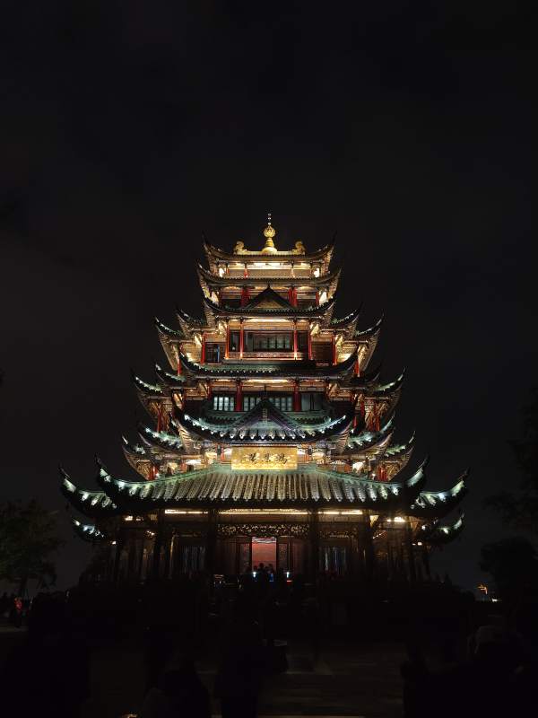 夜色中的古塔图片