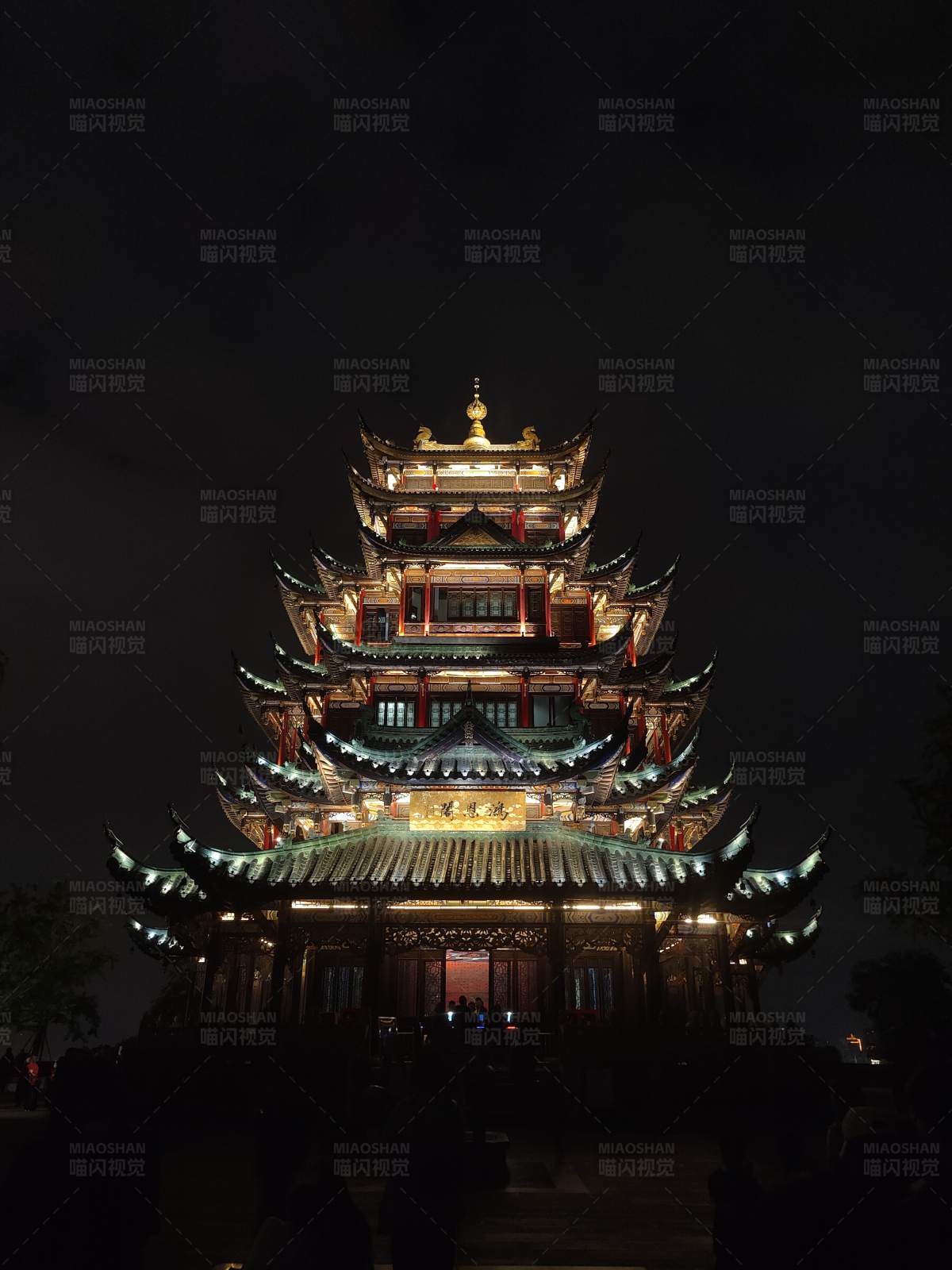 夜色中的古塔图片