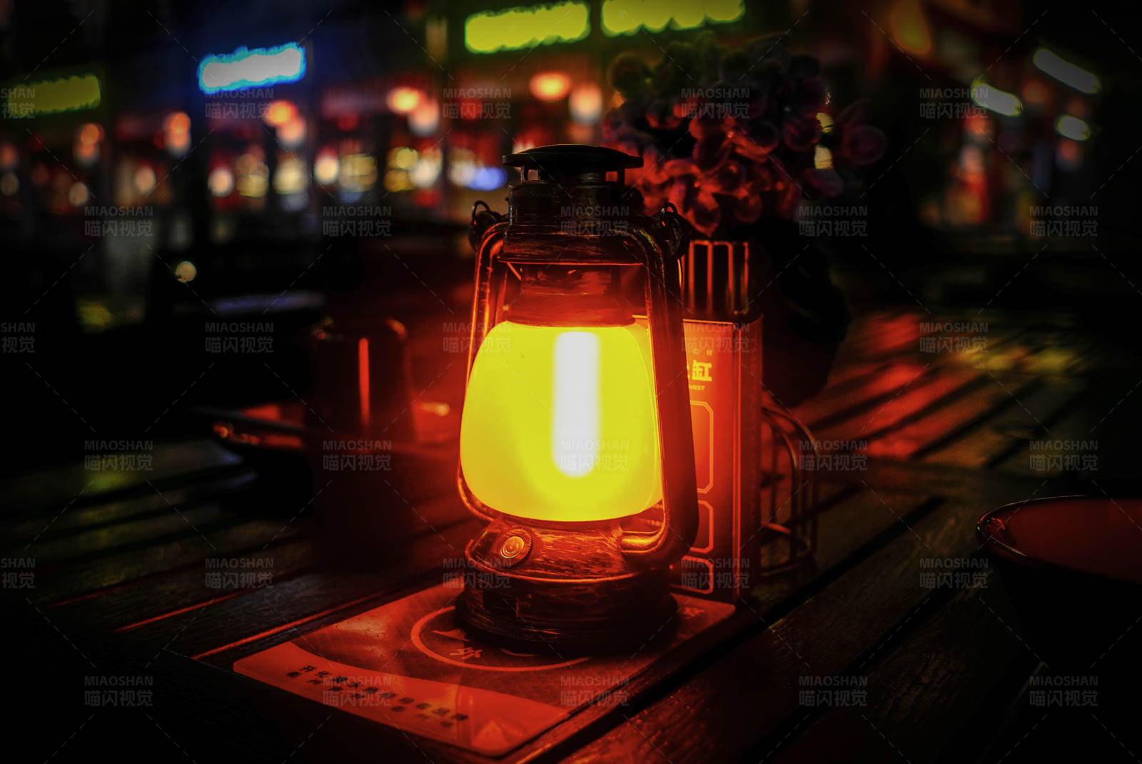 夜色中的温暖灯笼图片