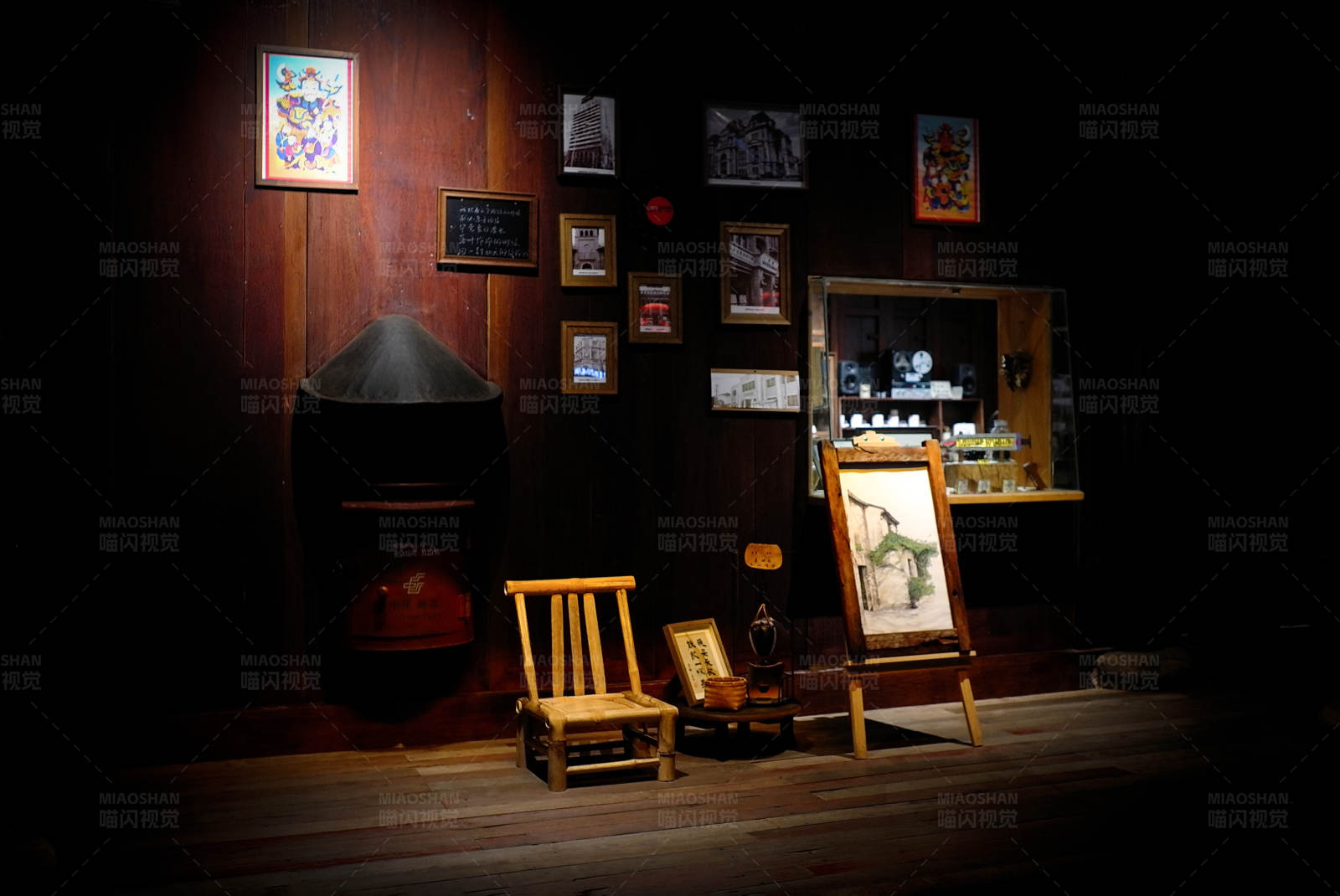 古董收藏展示室图片