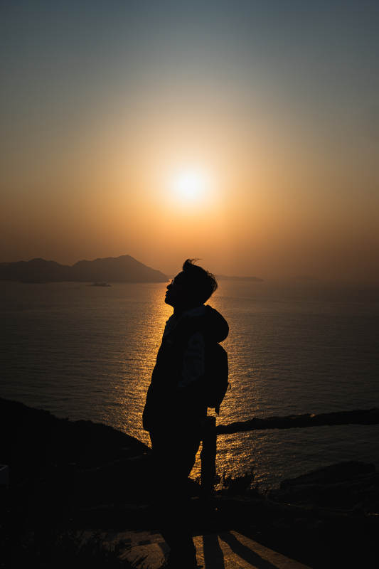 夕阳下的剪影图片