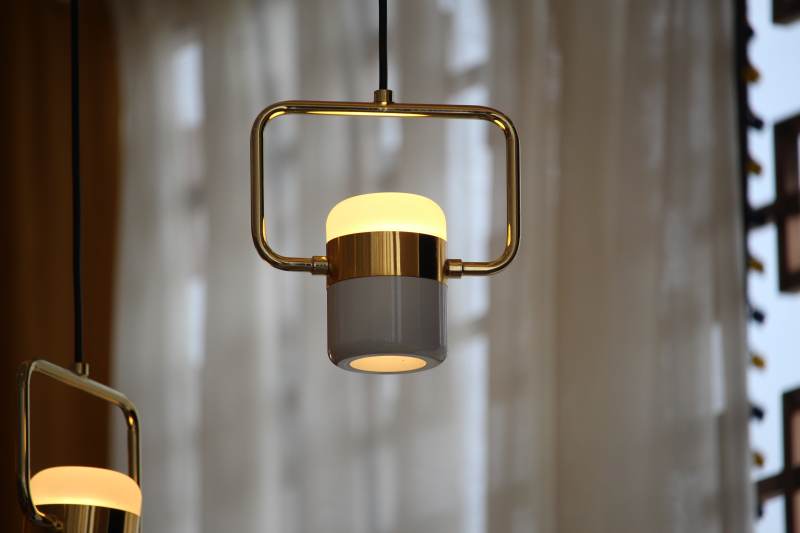 现代简约吊灯设计图片