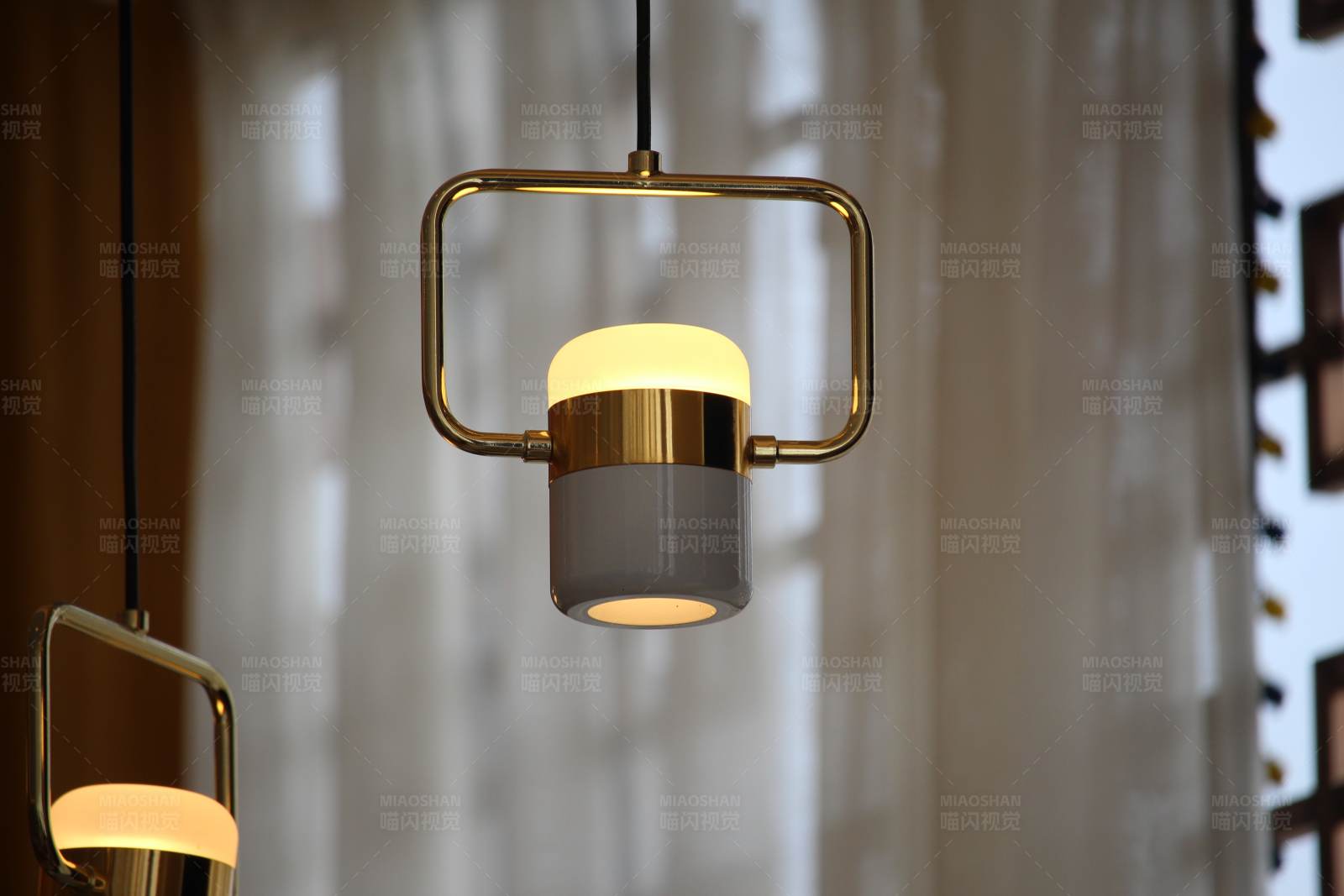 现代简约吊灯设计图片