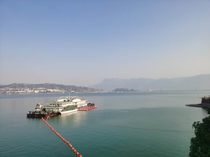 港口停泊的船只图片