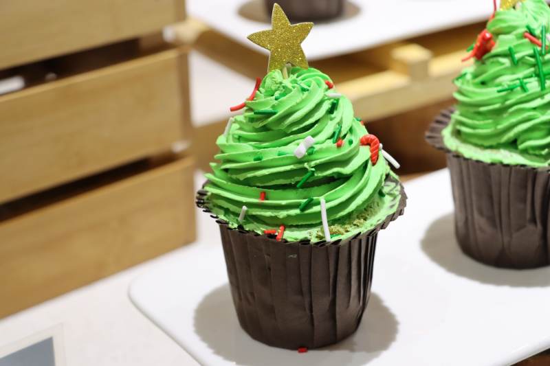 圣诞树造型纸杯蛋糕图片
