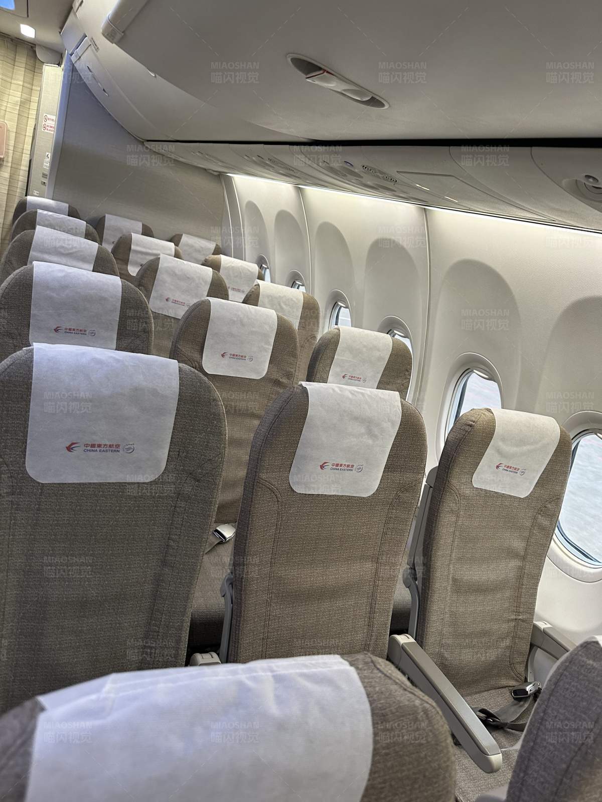 飞机经济舱座椅图片