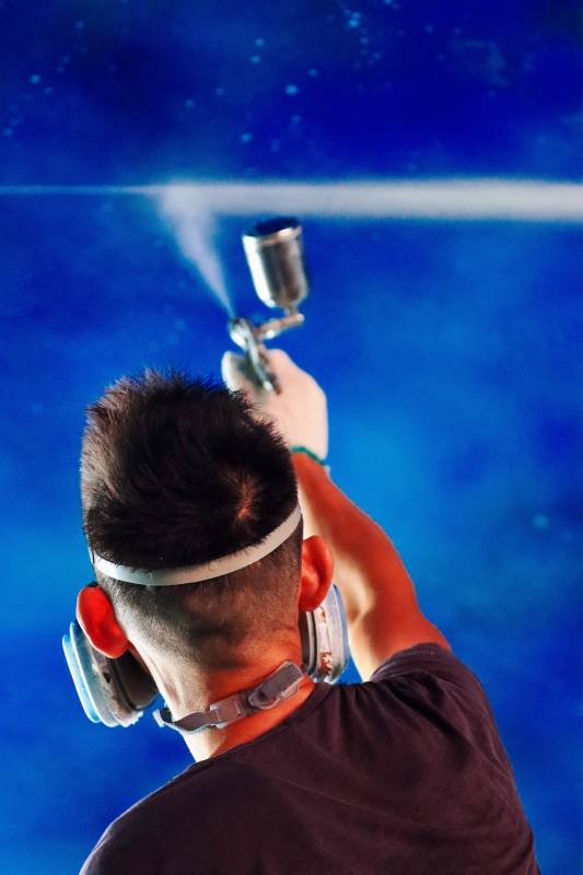 喷漆作业中的安全防护图片