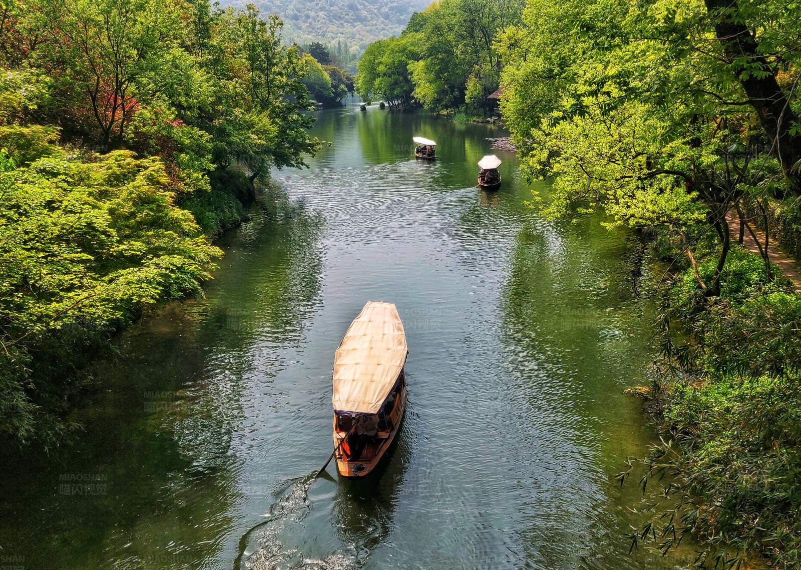 江南水乡游船图图片