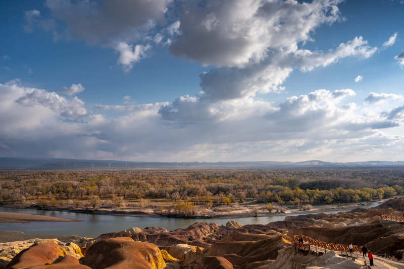 黄河岸边的秋日景色图片