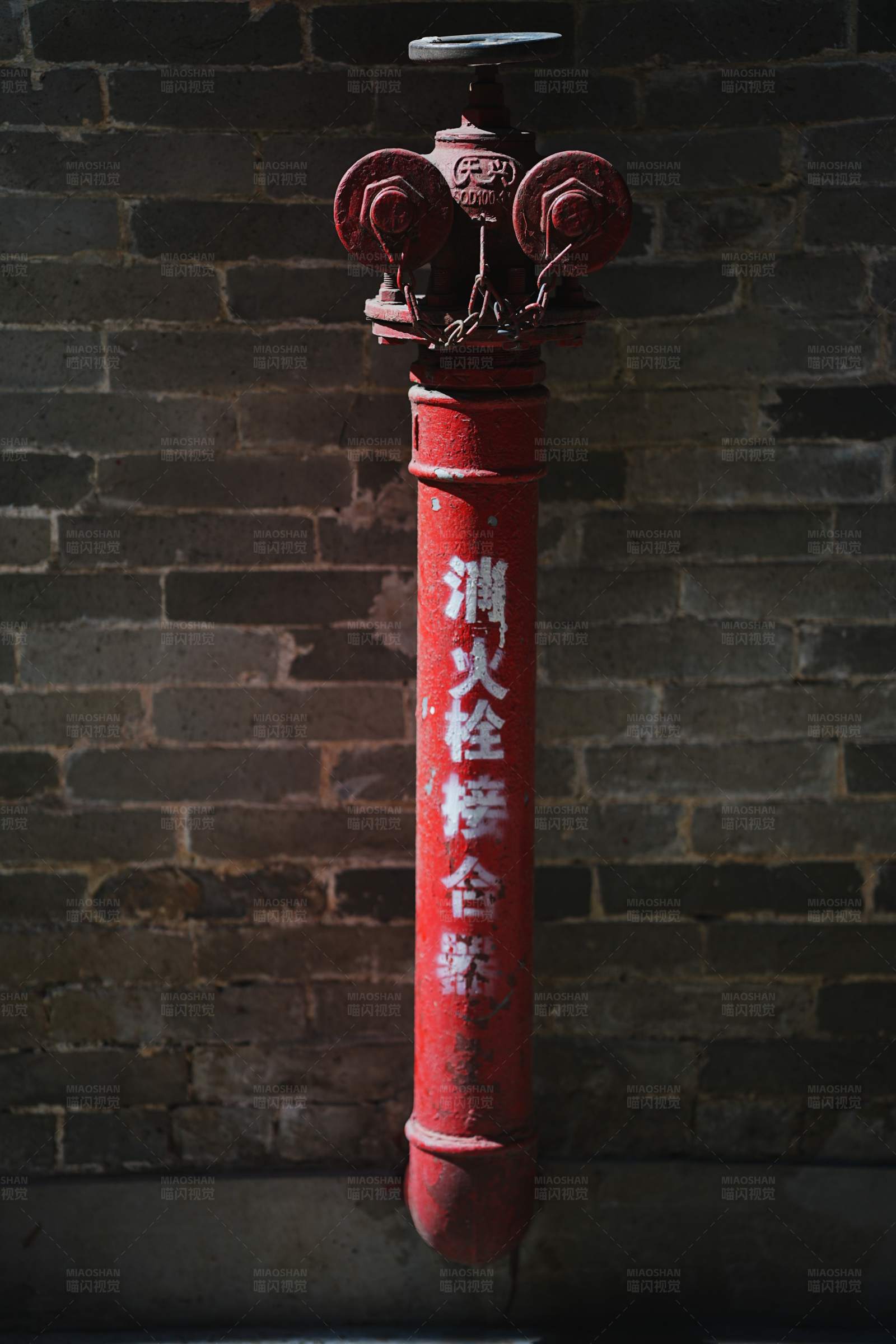 红色消防栓图片