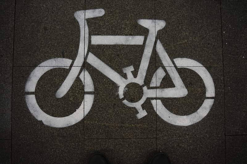 自行车道标志图片