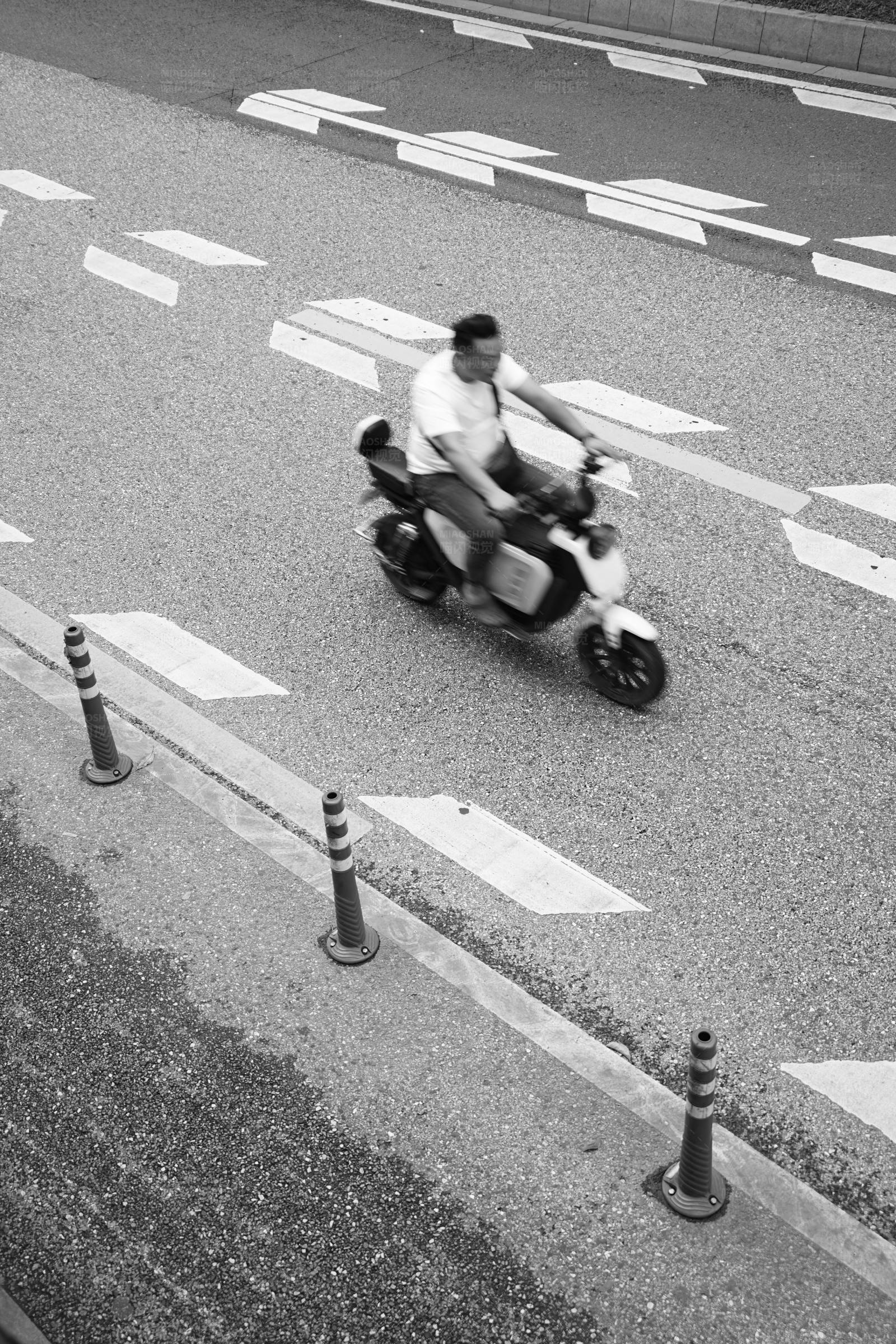 都市快递员的日常图片