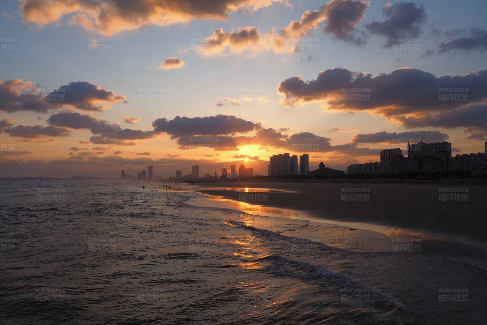 烟台金沙滩海边日出图片