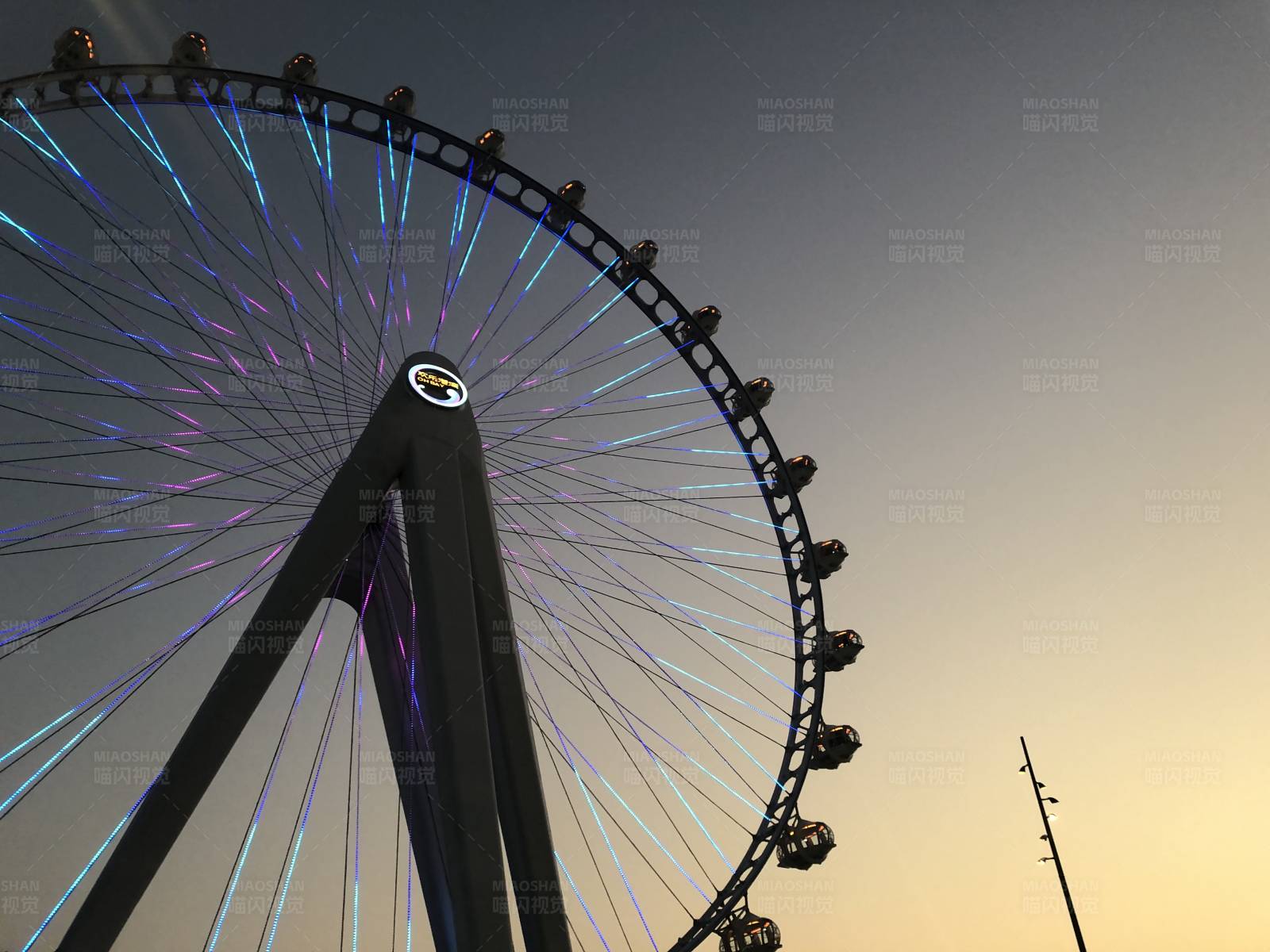 摩天轮的黄昏图片