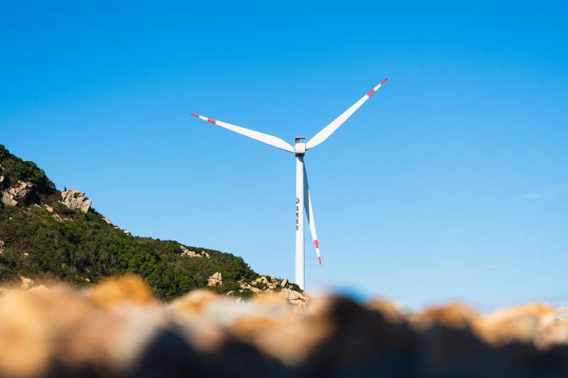 风车与蓝天图片